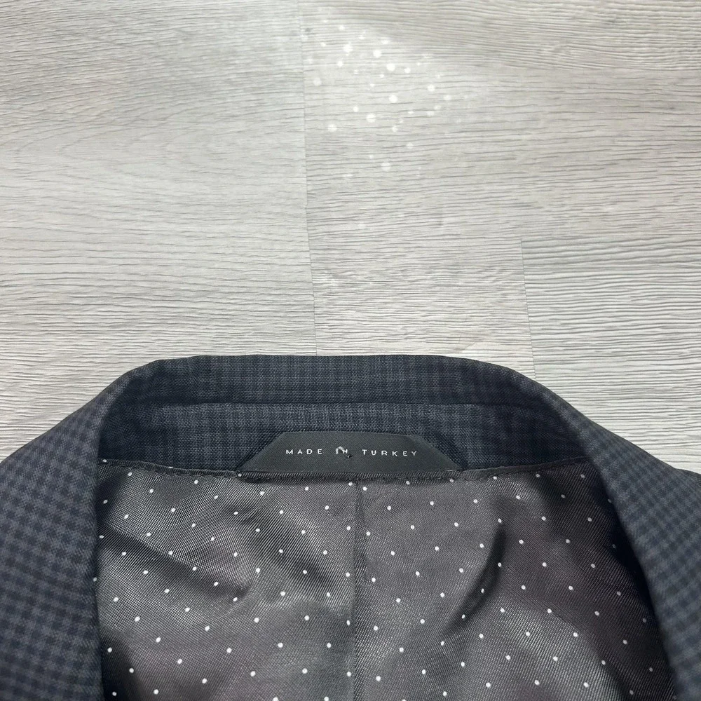 Hugo Boss Blazer Mens 44R Gray Virgin Wool Check Sport Coat Jacket Made Turkey